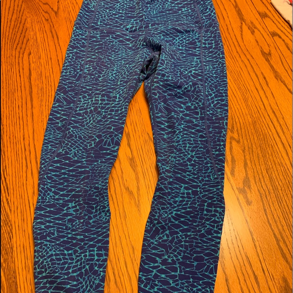 Lululemon leggings size 4 luxtreme